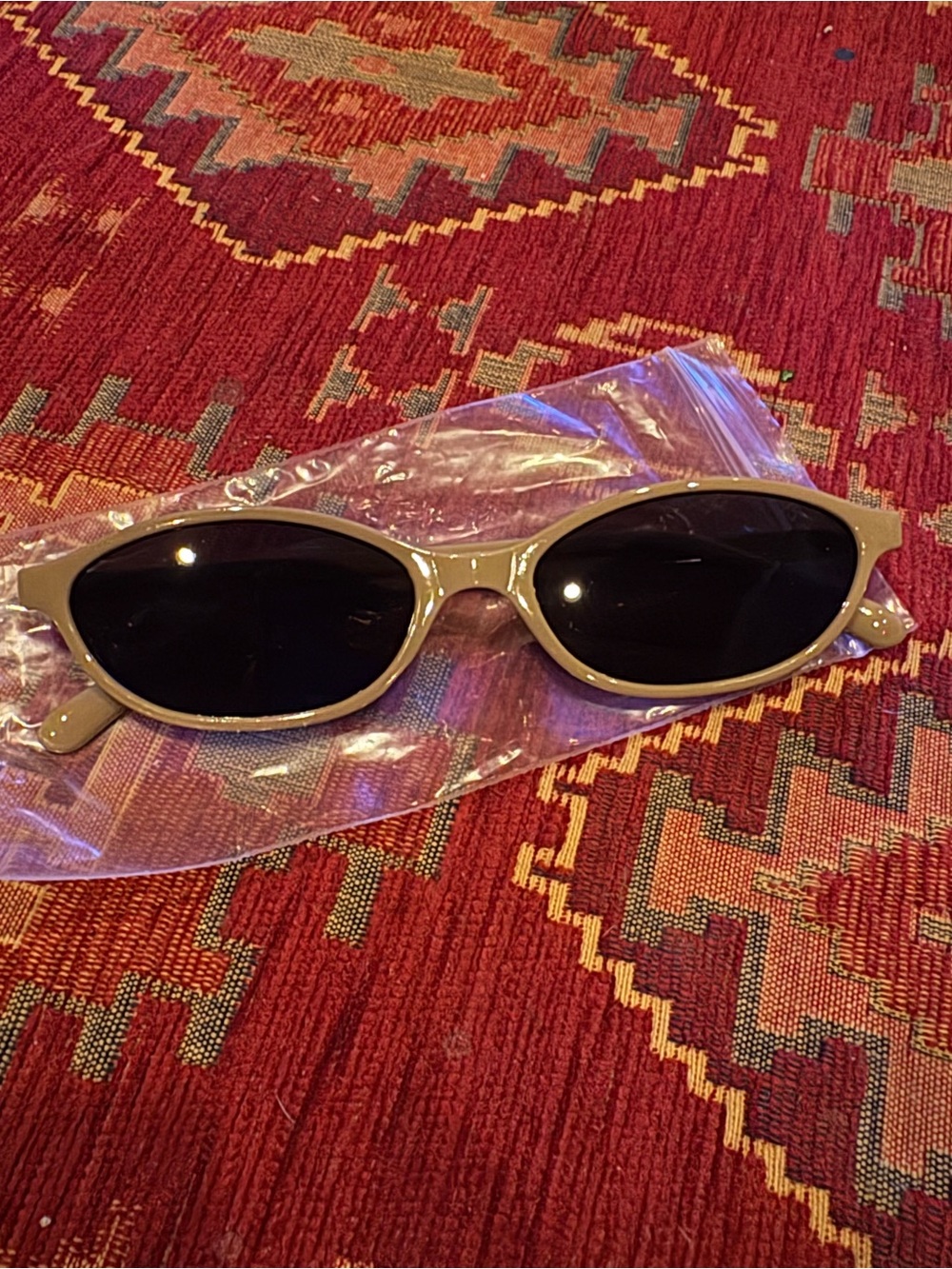 NWOT cat eye oval sunglasses